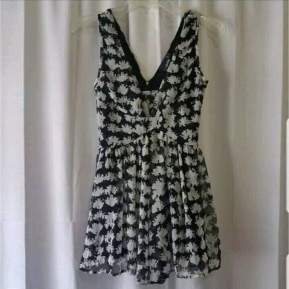Asos petite printed black and white romper size 1 - Picture 2 of 4